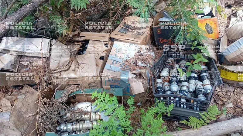 Policía Estatal y Ejército aseguran decenas de explosivos improvisados en Tamazula, Durango